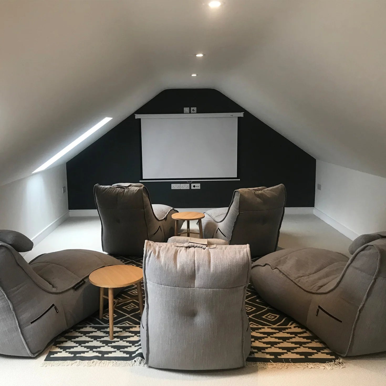 Avatar Lounger with Headrest - Interior