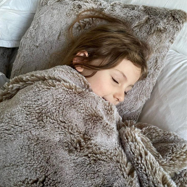 Luxuriöse Kunstpelzdecke